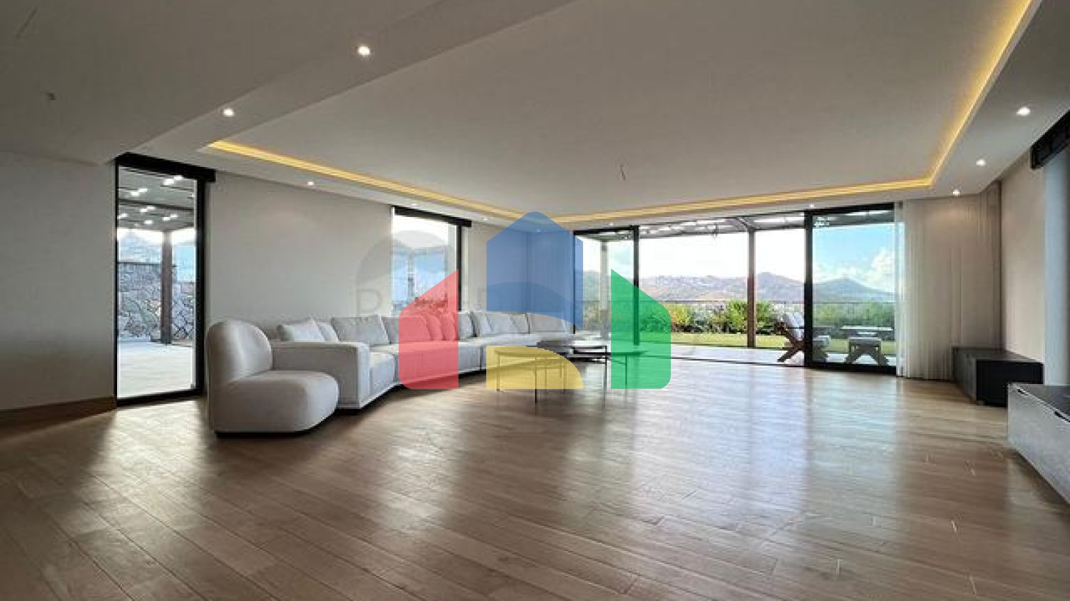 Розкішна вілла в центрі Яликавак