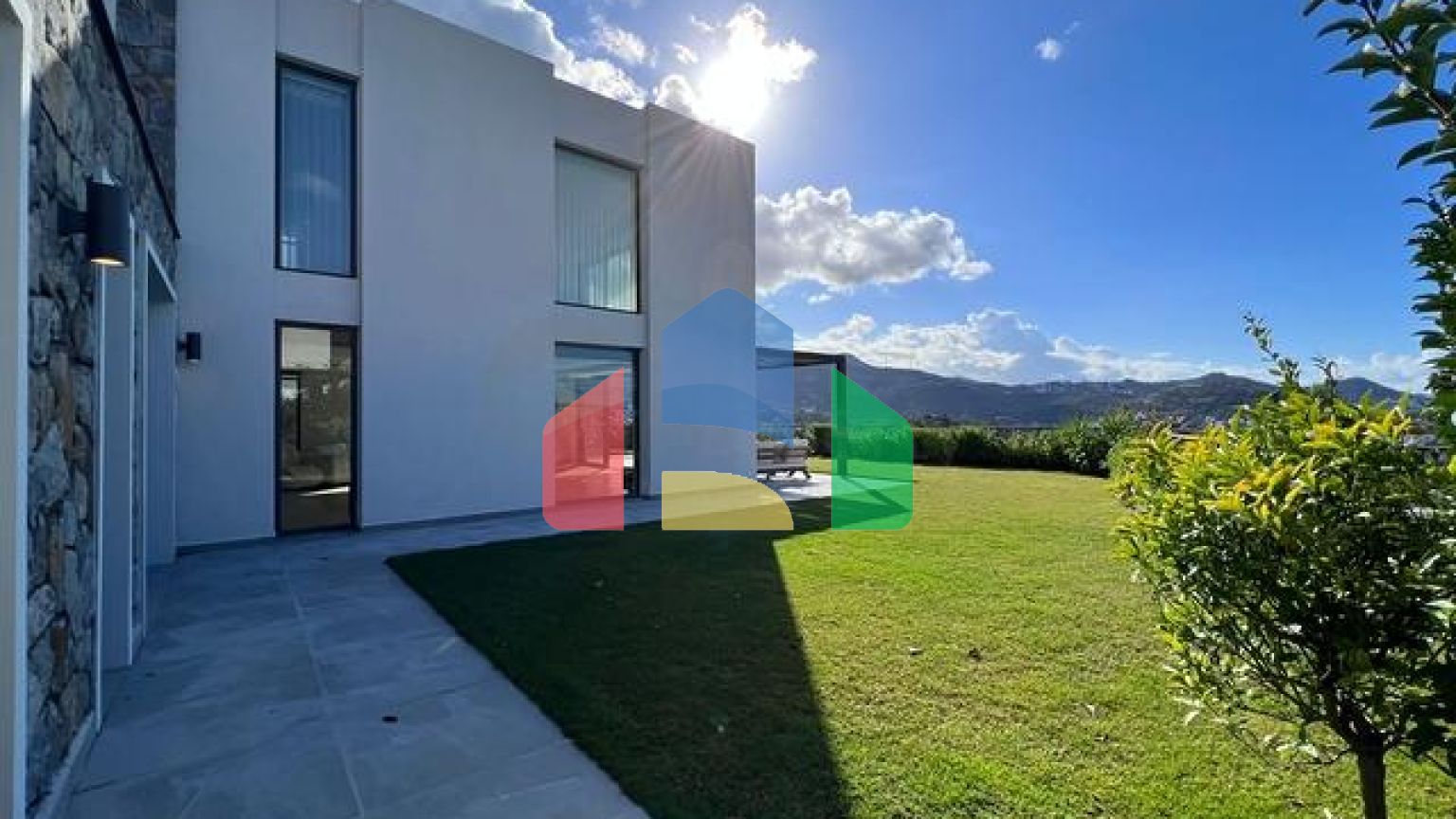 Розкішна вілла в центрі Яликавак