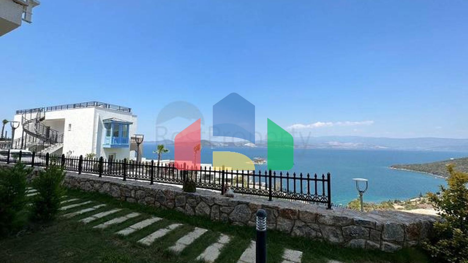 Готова резиденція з панорамним видом на море.