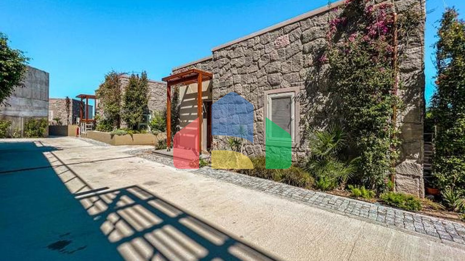 Сучасні вілли з приватними басейнами в Яликаваку