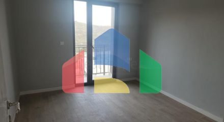 Comfortable 2+1 apartment in a complex with lake and mountain views in Bogazichi district