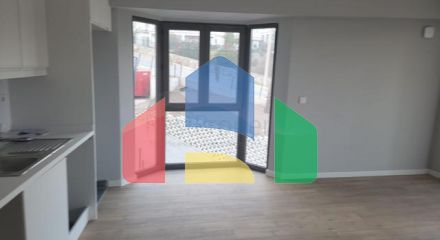 Comfortable 2+1 apartment in a complex with lake and mountain views in Bogazichi district