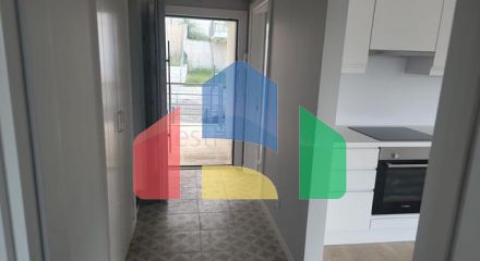 Comfortable 2+1 apartment in a complex with lake and mountain views in Bogazichi district