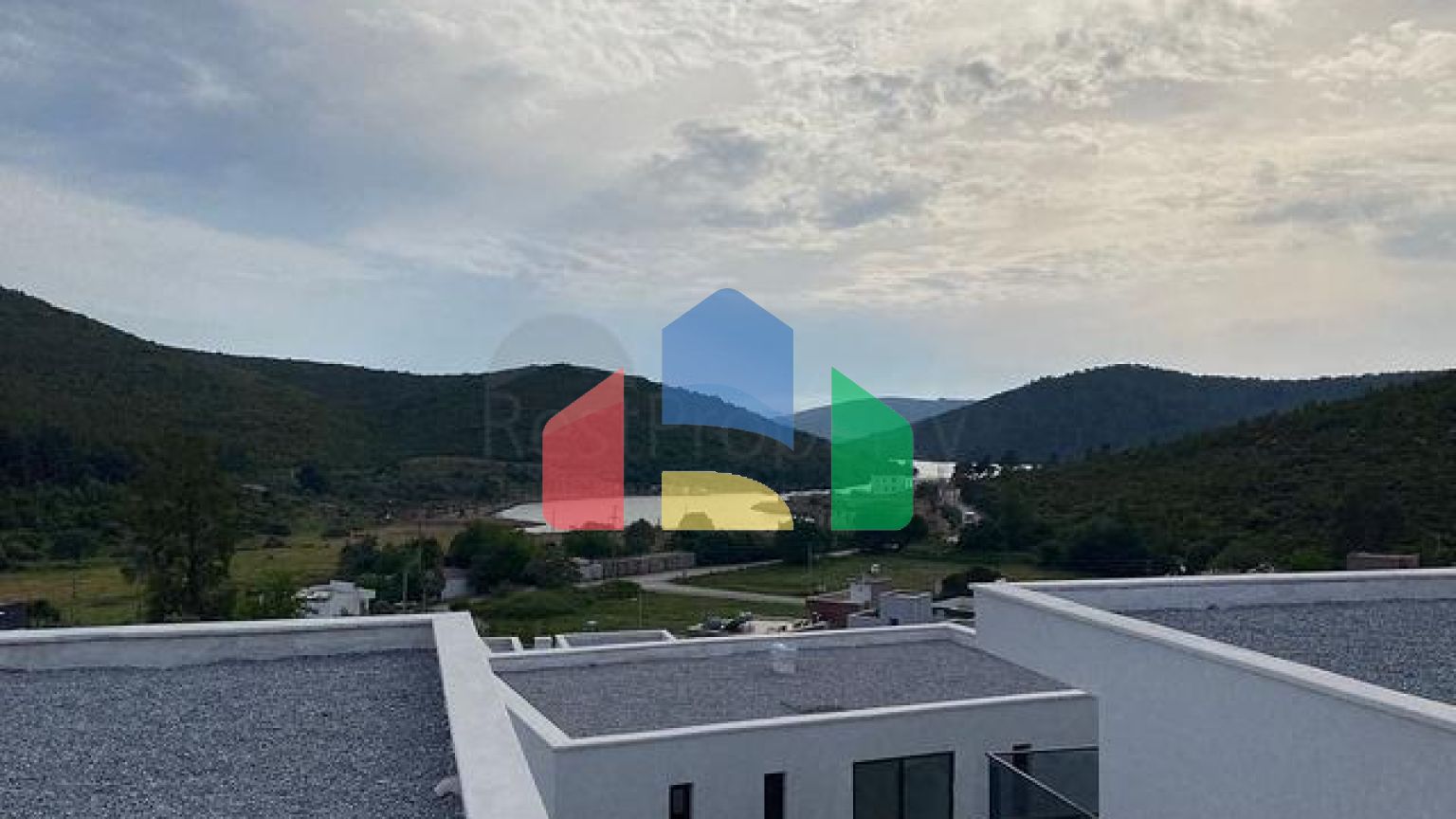 Унікальна резиденція від власника з видом на море в оточенні лісу