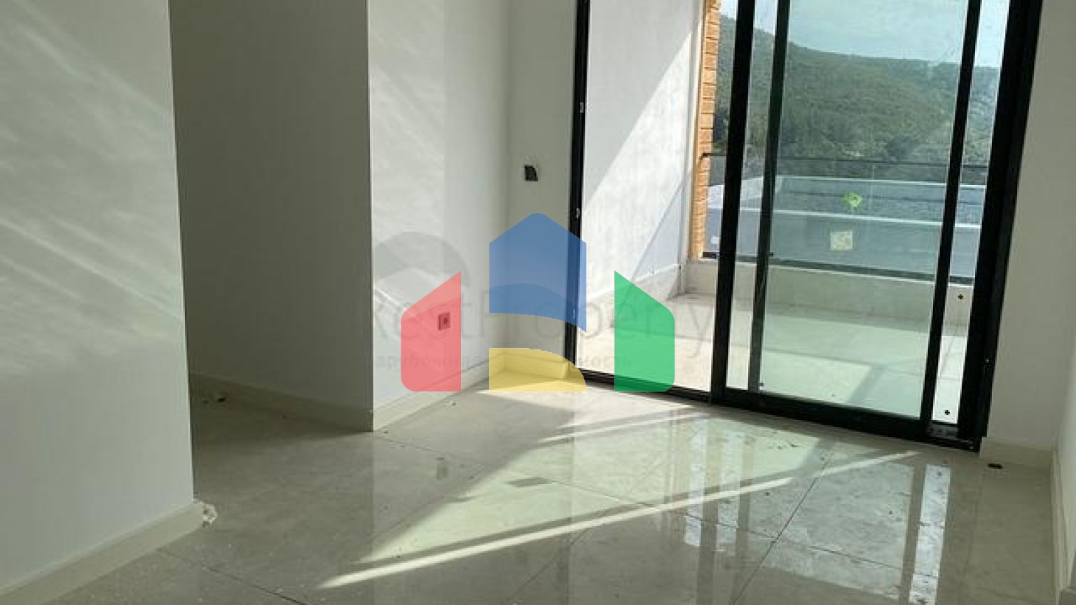 Унікальна резиденція від власника з видом на море в оточенні лісу