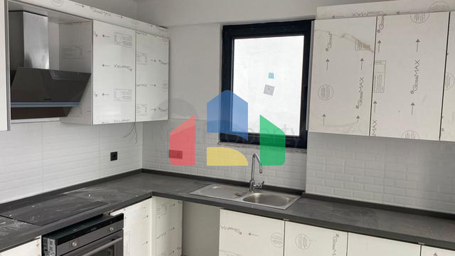 Унікальна резиденція від власника з видом на море в оточенні лісу