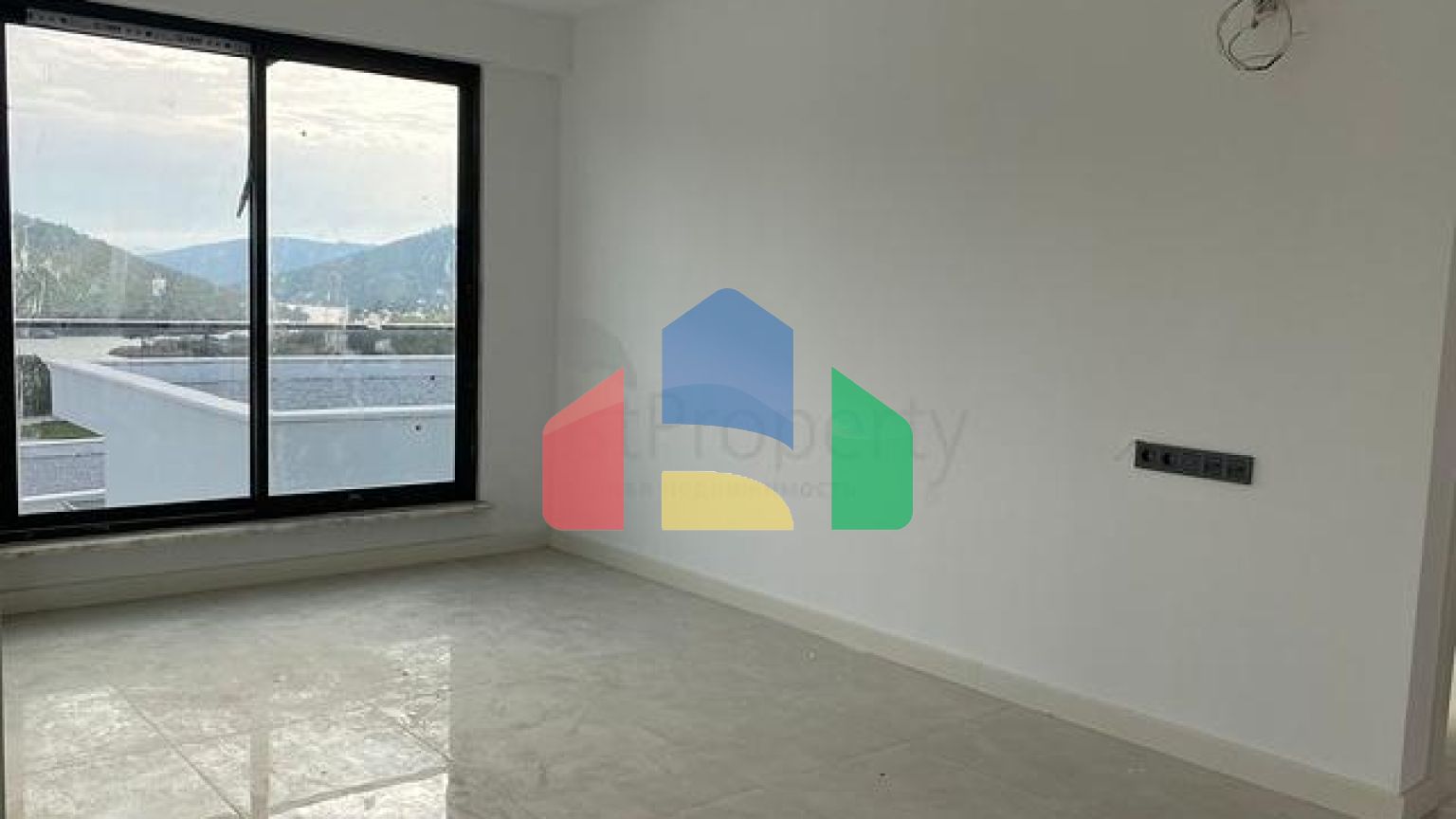 Унікальна резиденція від власника з видом на море в оточенні лісу