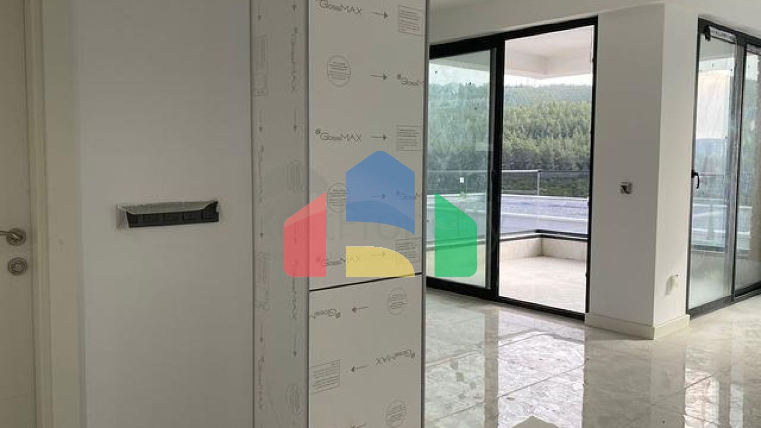 Унікальна резиденція від власника з видом на море в оточенні лісу