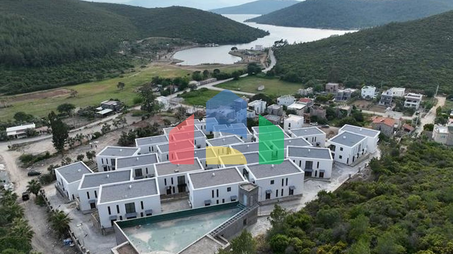 Унікальна резиденція від власника з видом на море в оточенні лісу