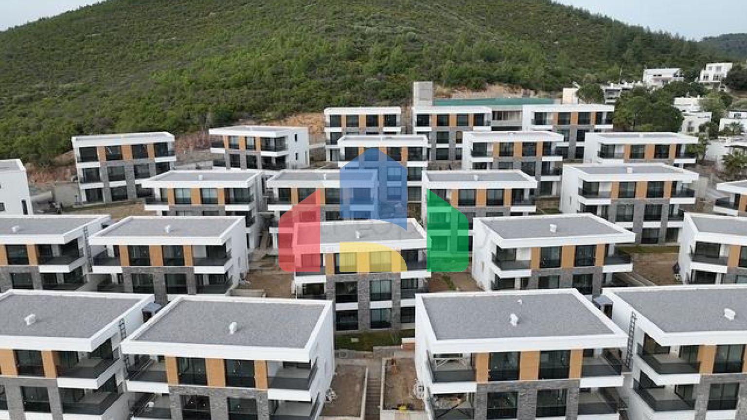 Унікальна резиденція від власника з видом на море в оточенні лісу