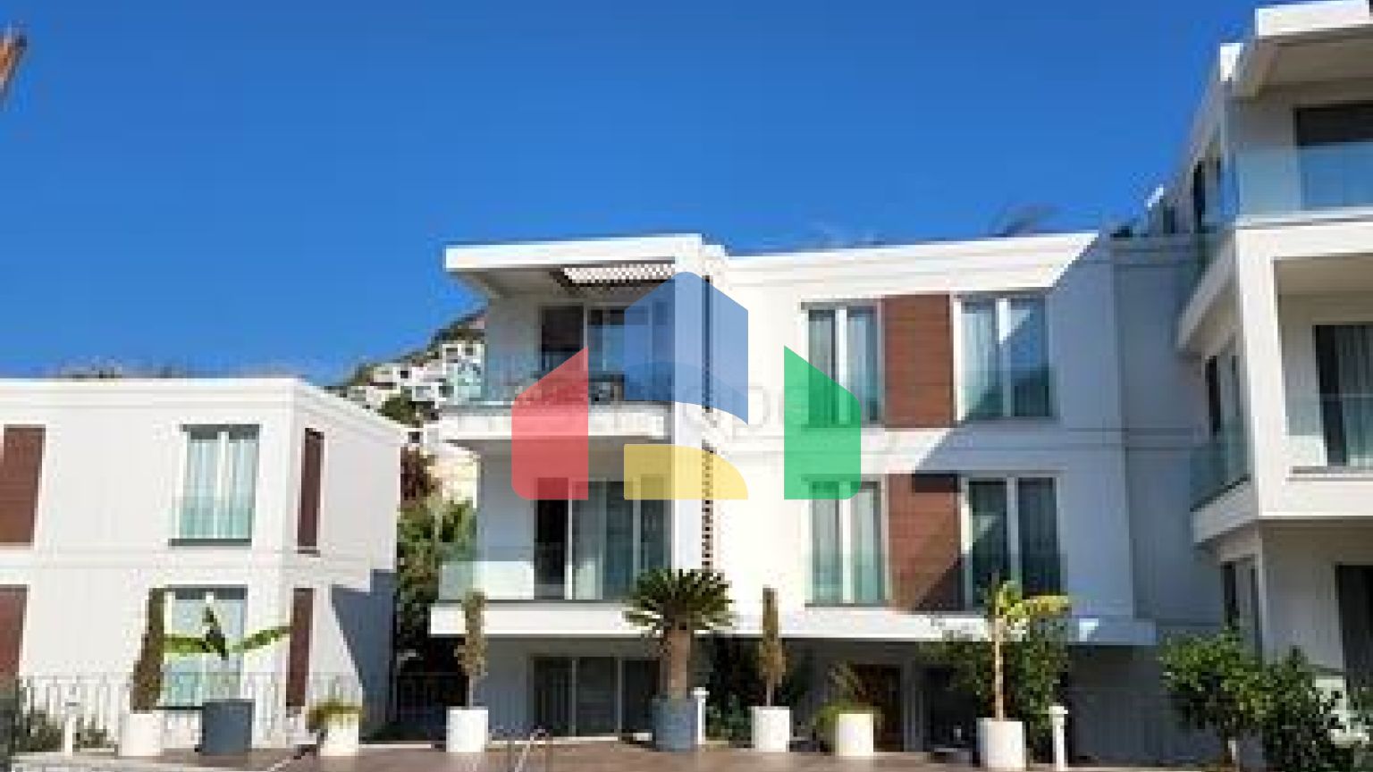 Пентхаус 4+1 в комплексе на первой береговой линии в красивой бухте Кючюкбюк, Бодрум