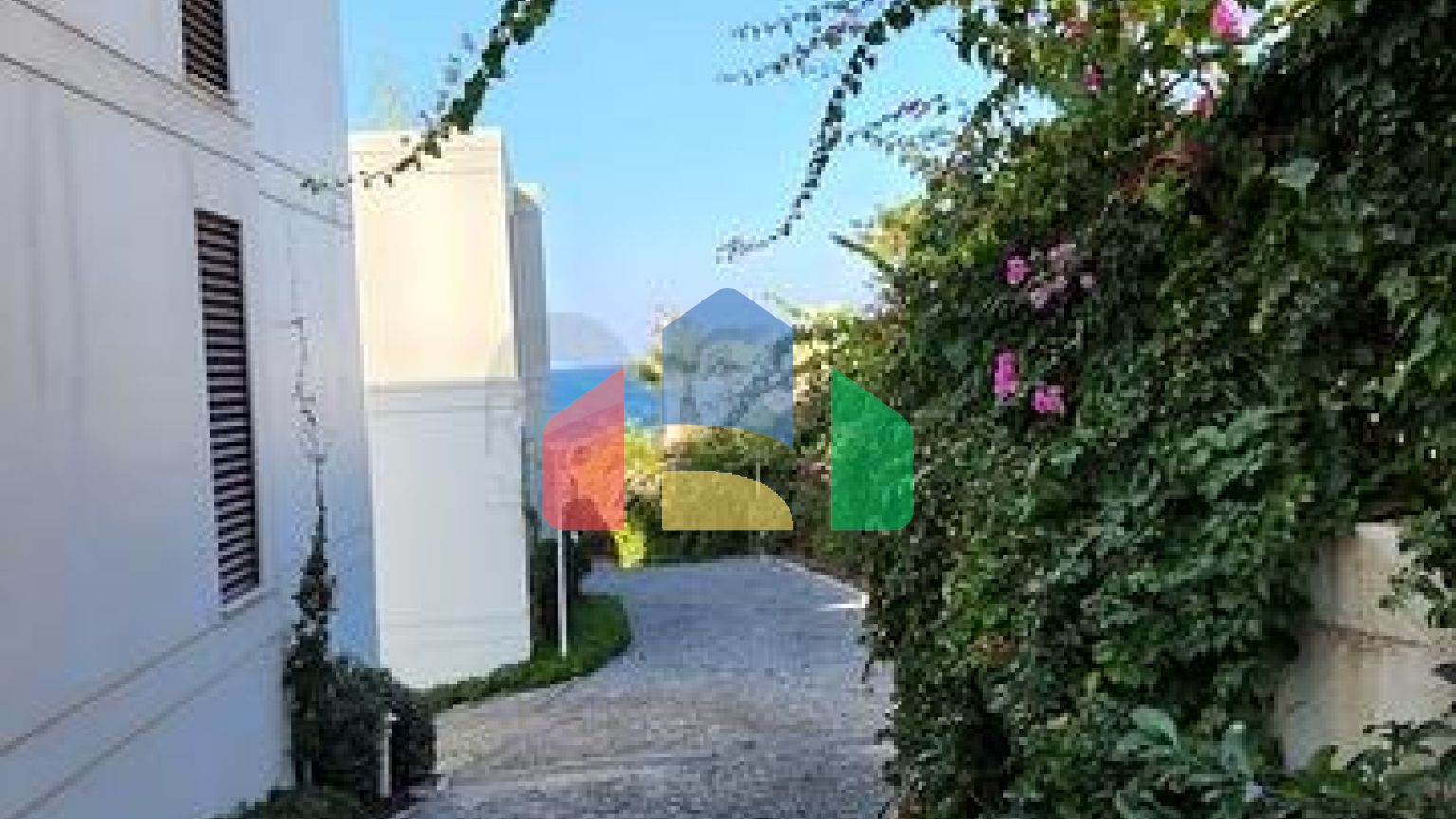 Пентхаус 4+1 в комплексе на первой береговой линии в красивой бухте Кючюкбюк, Бодрум