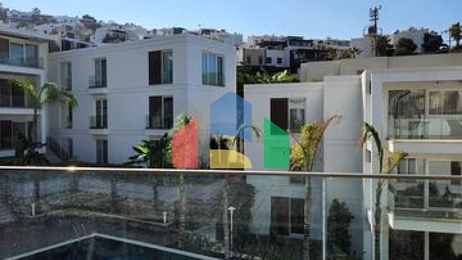 Пентхаус 4+1 в комплексе на первой береговой линии в красивой бухте Кючюкбюк, Бодрум