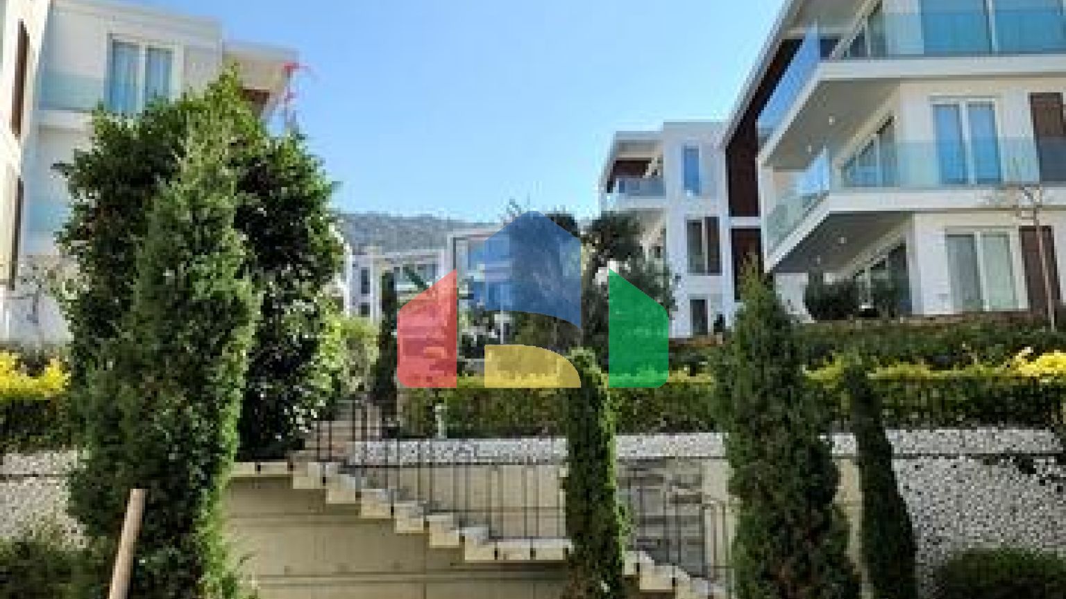 Пентхаус 4+1 в комплексе на первой береговой линии в красивой бухте Кючюкбюк, Бодрум