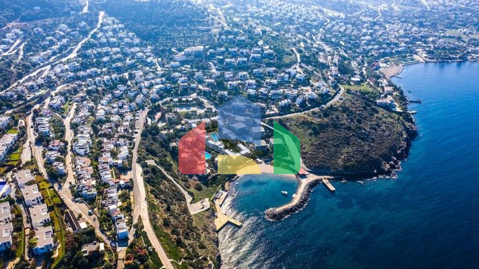 Пентхаус 4+1 в комплексе на первой береговой линии в красивой бухте Кючюкбюк, Бодрум