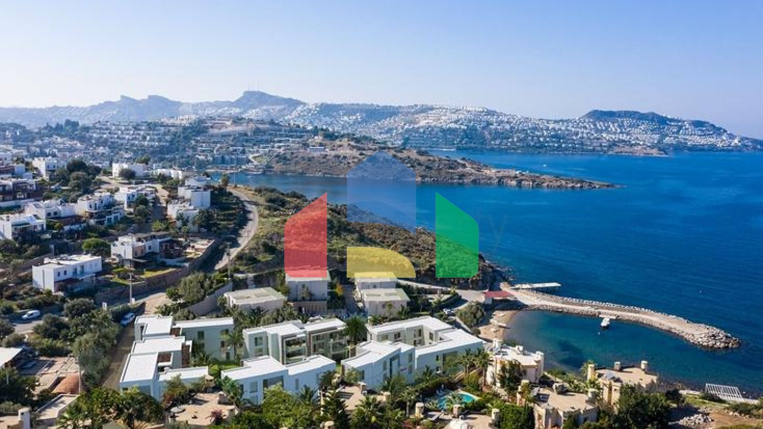 Пентхаус 4+1 в комплексе на первой береговой линии в красивой бухте Кючюкбюк, Бодрум