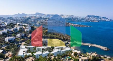 Пентхаус 4+1 в комплексе на первой береговой линии в красивой бухте Кючюкбюк, Бодрум