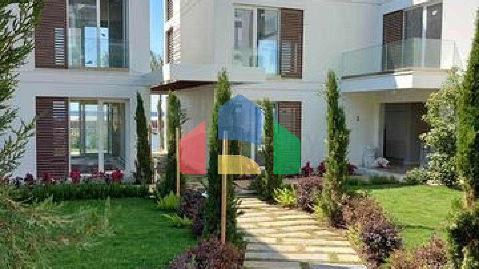 Пентхаус 4+1 в комплексе на первой береговой линии в красивой бухте Кючюкбюк, Бодрум