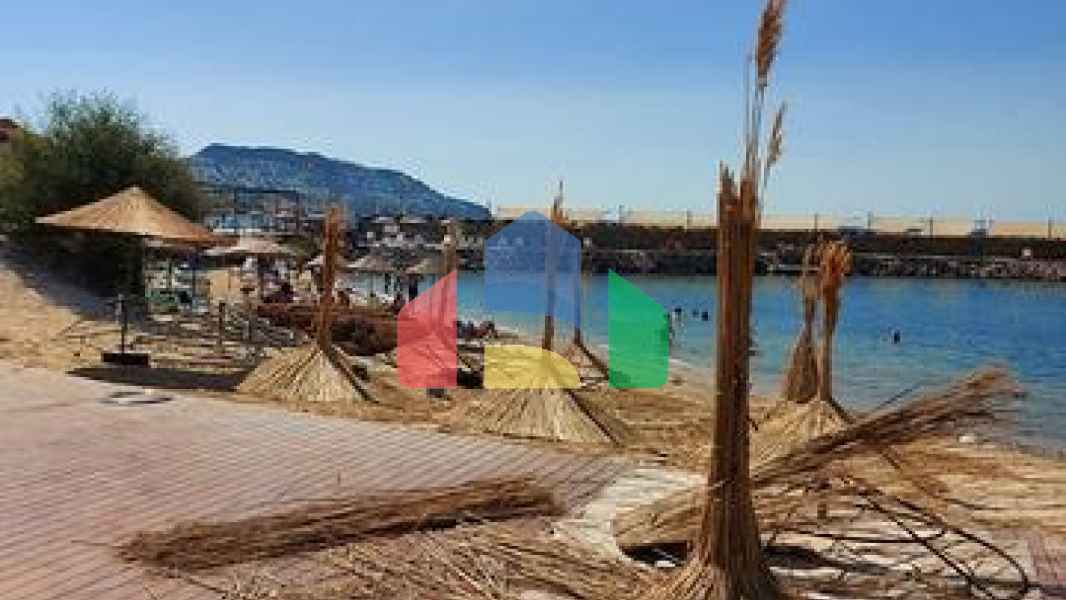 Пентхаус 4+1 в комплексе на первой береговой линии в красивой бухте Кючюкбюк, Бодрум