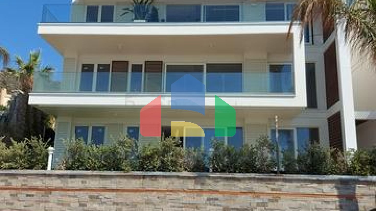 Пентхаус 4+1 в комплексе на первой береговой линии в красивой бухте Кючюкбюк, Бодрум