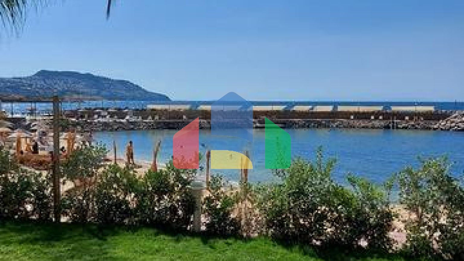 Пентхаус 4+1 в комплексе на первой береговой линии в красивой бухте Кючюкбюк, Бодрум