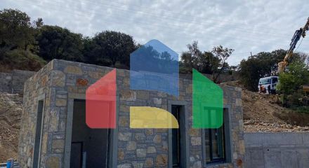 Камменые виллы  с видом на море и на историческую "Пиратскую" деревню"