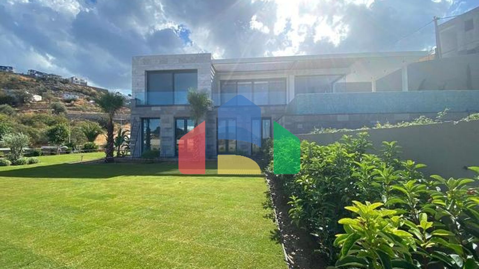 Комфортні і просторі вілли з панорамним видом!