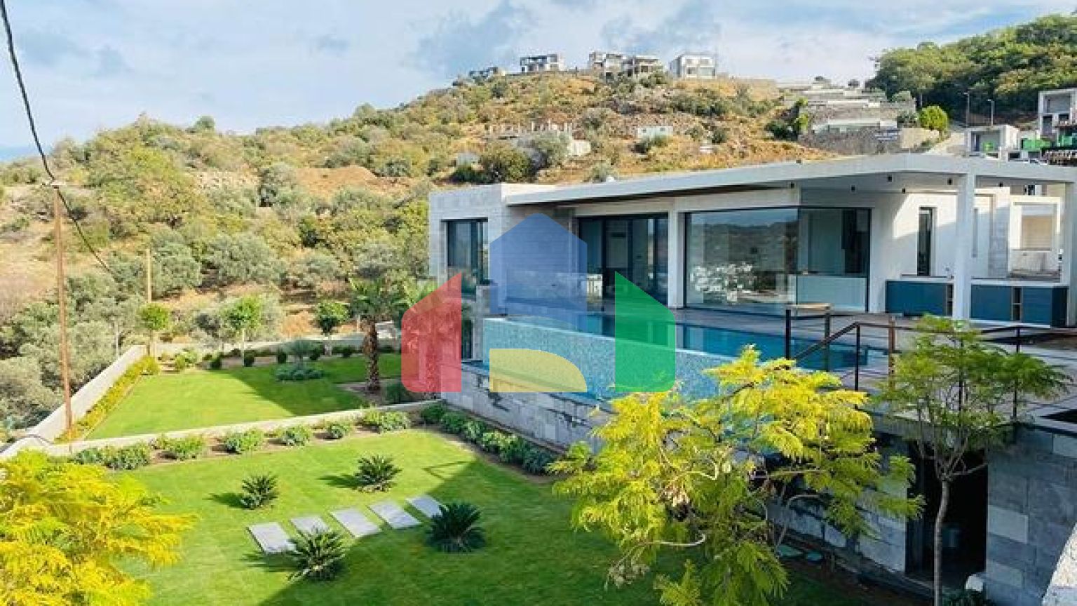 Комфортні і просторі вілли з панорамним видом!