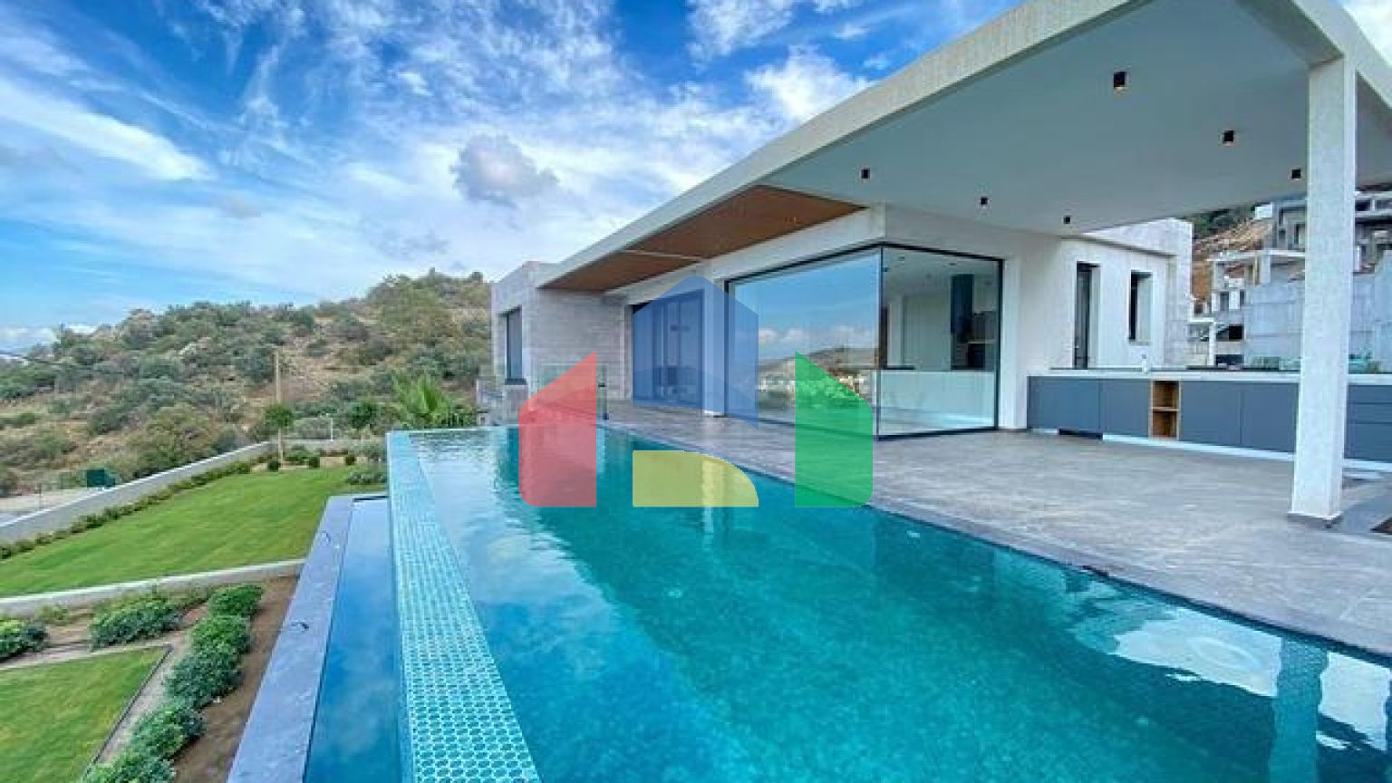 Комфортні і просторі вілли з панорамним видом!