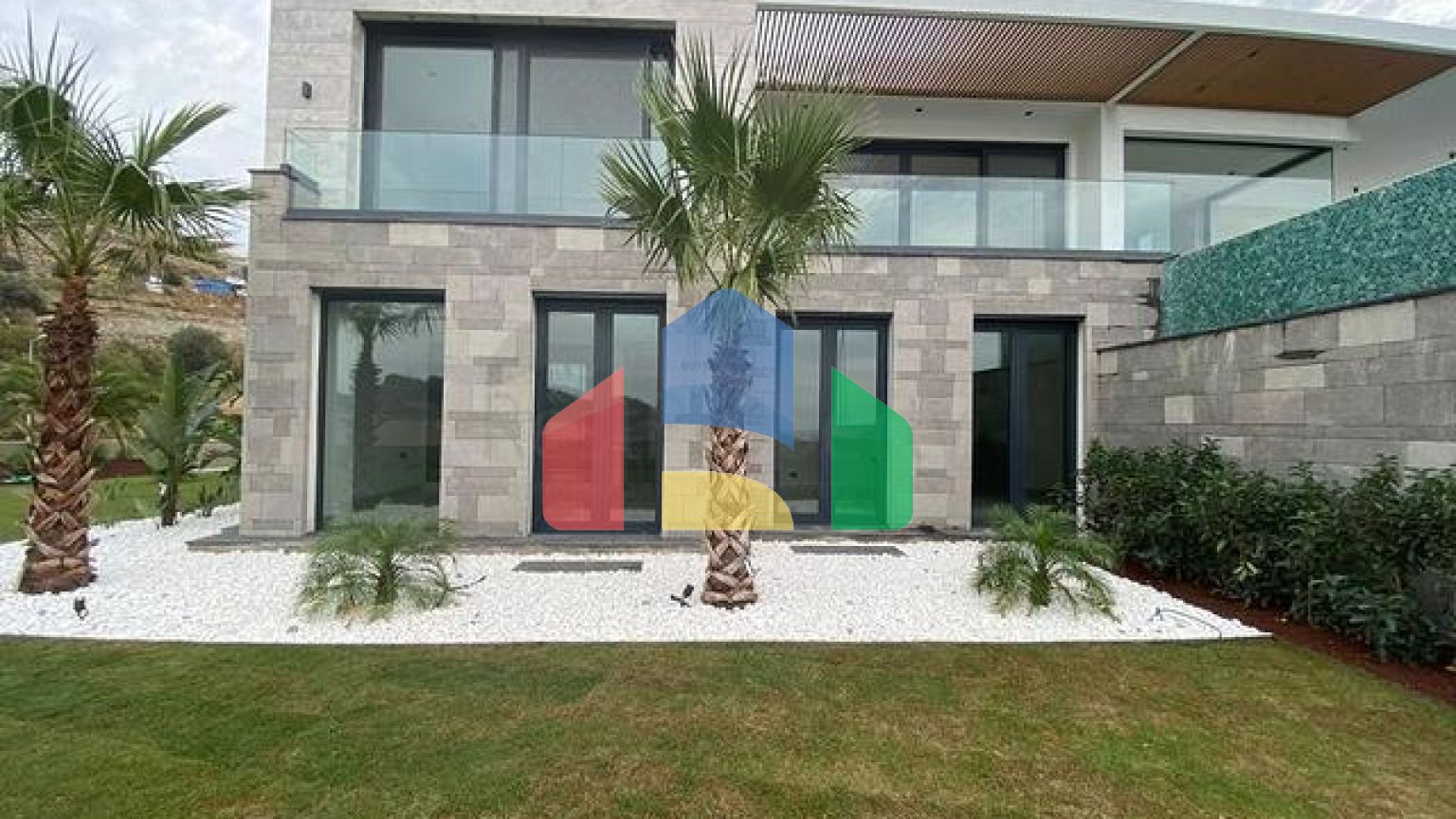 Комфортні і просторі вілли з панорамним видом!