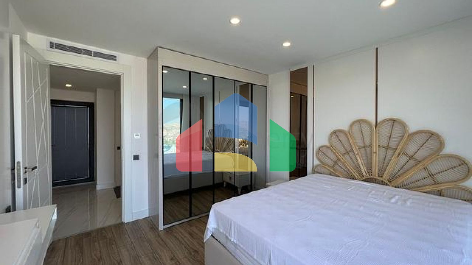 Бутік проект з 8 вілл з шикарним видом на море і гори в раойне Гюндоган