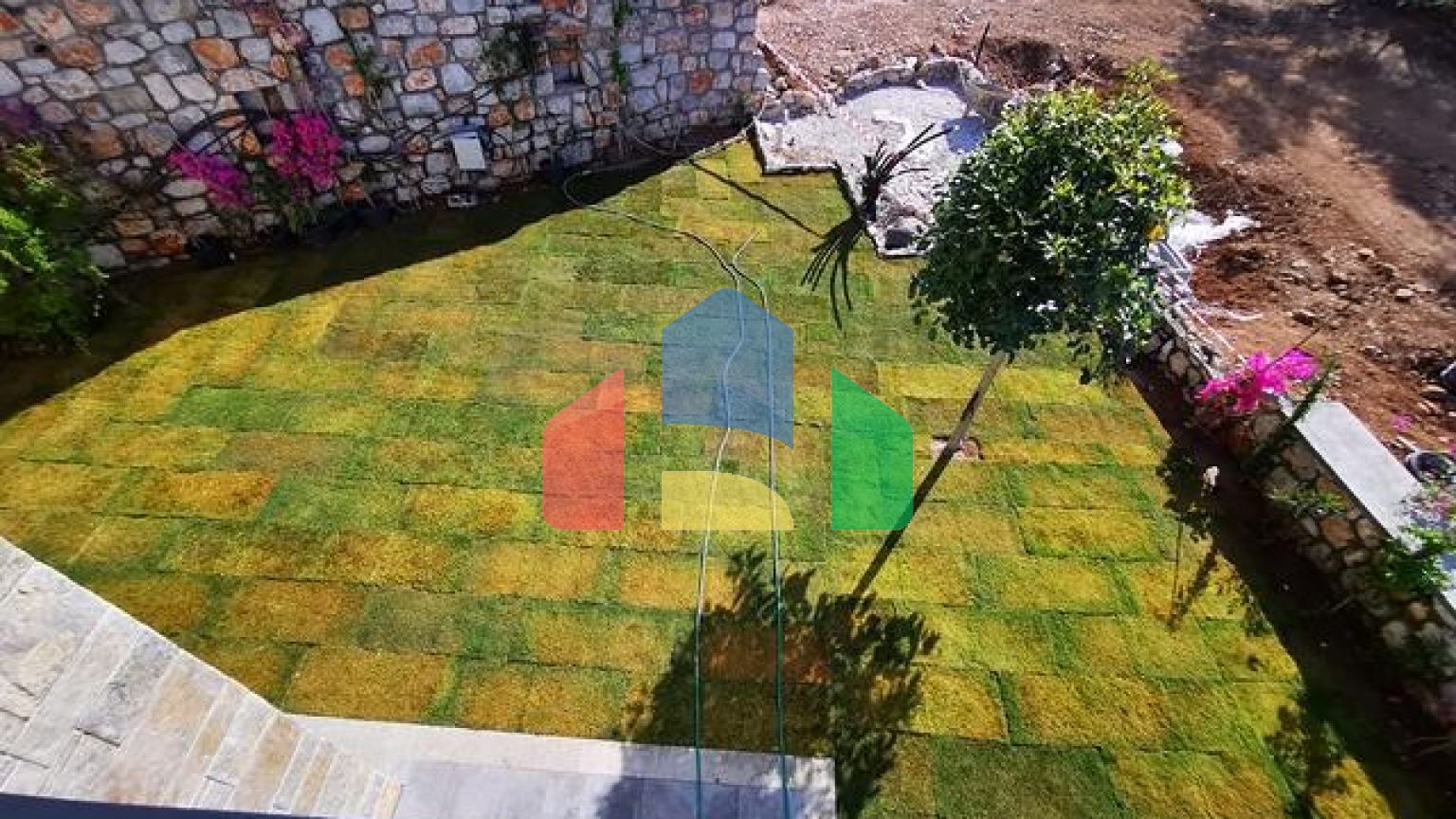 Вілли в мальовничому районі Туркбюкю, в оточення густої зелені.