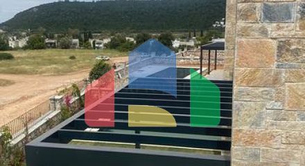 Вілли в мальовничому районі Туркбюкю, в оточення густої зелені.