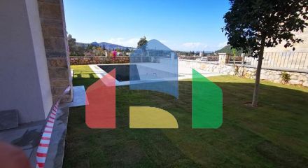 Вілли в мальовничому районі Туркбюкю, в оточення густої зелені.