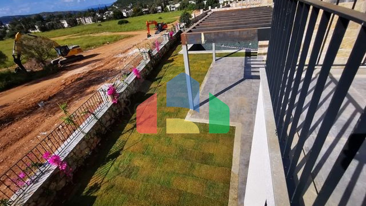 Вілли в мальовничому районі Туркбюкю, в оточення густої зелені.