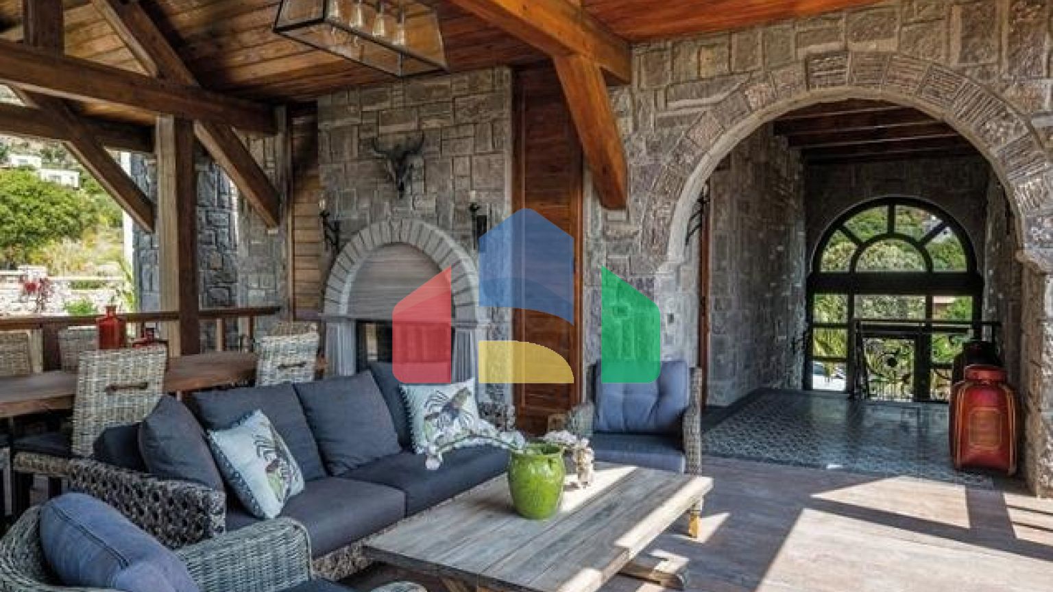 Елітні вілли з каменю в історичному місці