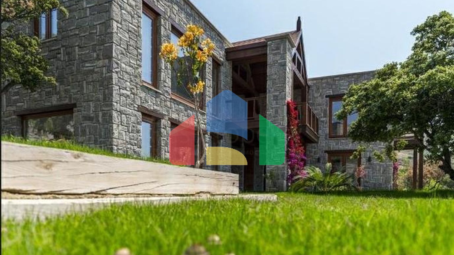 Елітні вілли з каменю в історичному місці