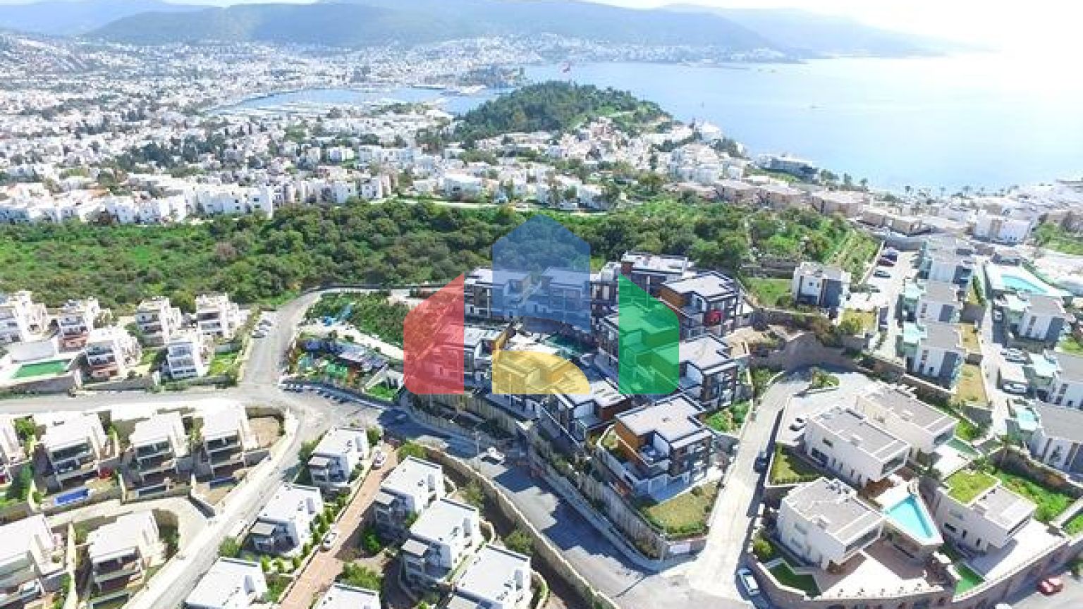 Доступные квартиры в центре Бодрума с видом на Море и город!