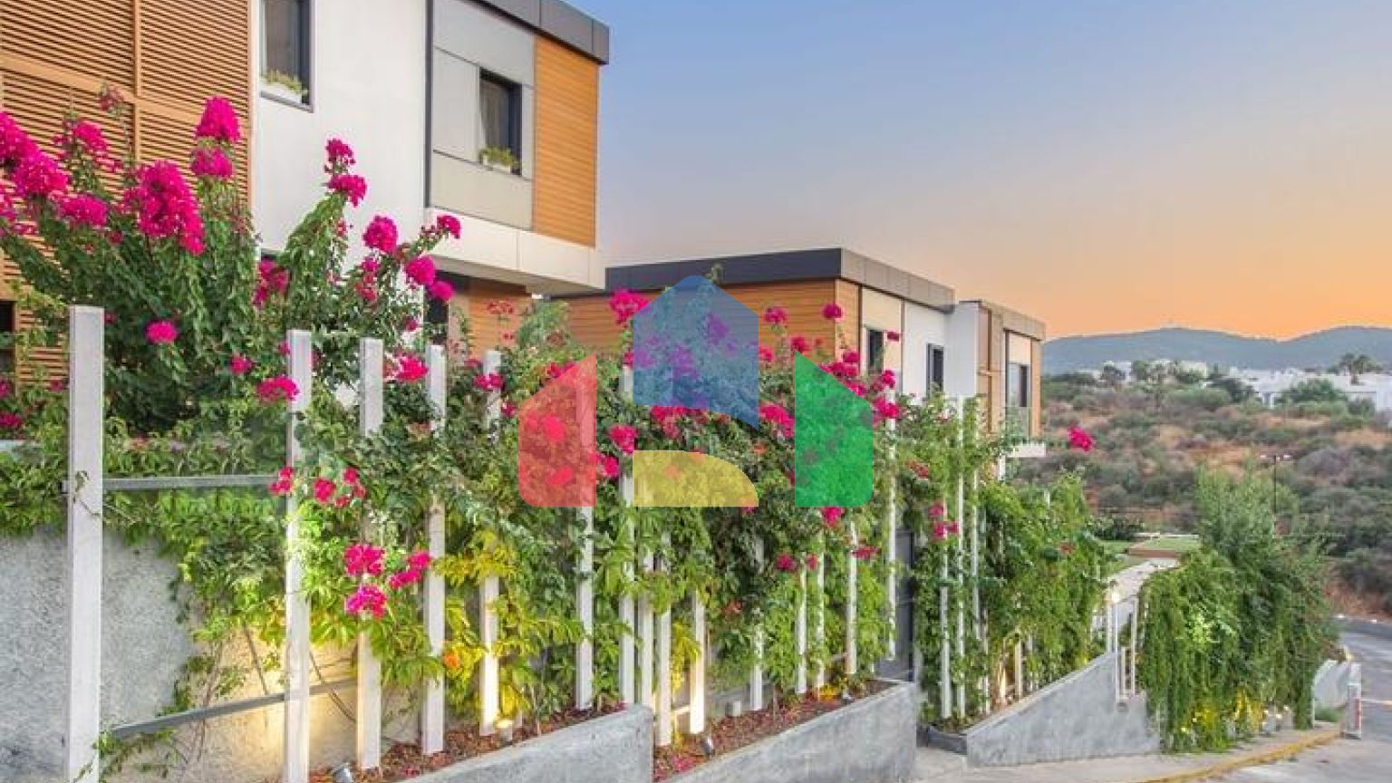 Доступные квартиры в центре Бодрума с видом на Море и город!