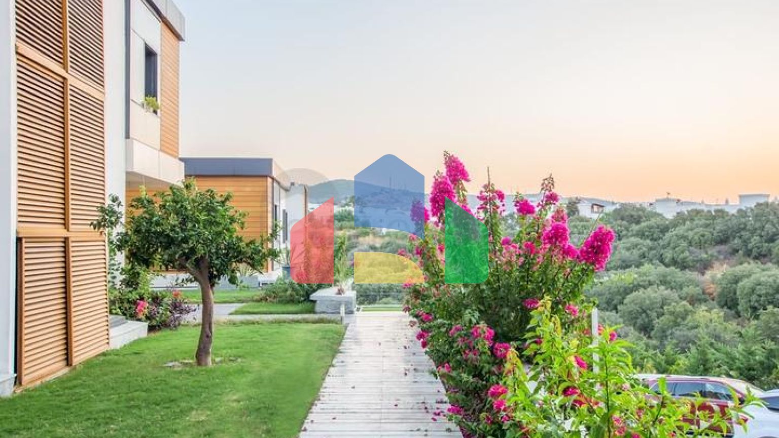 Доступные квартиры в центре Бодрума с видом на Море и город!