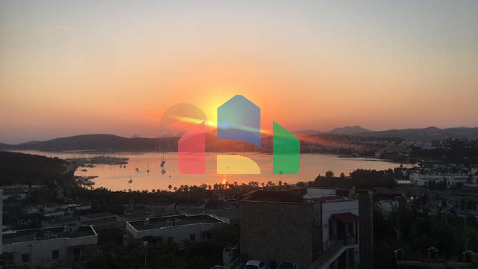 Доступные квартиры в центре Бодрума с видом на Море и город!