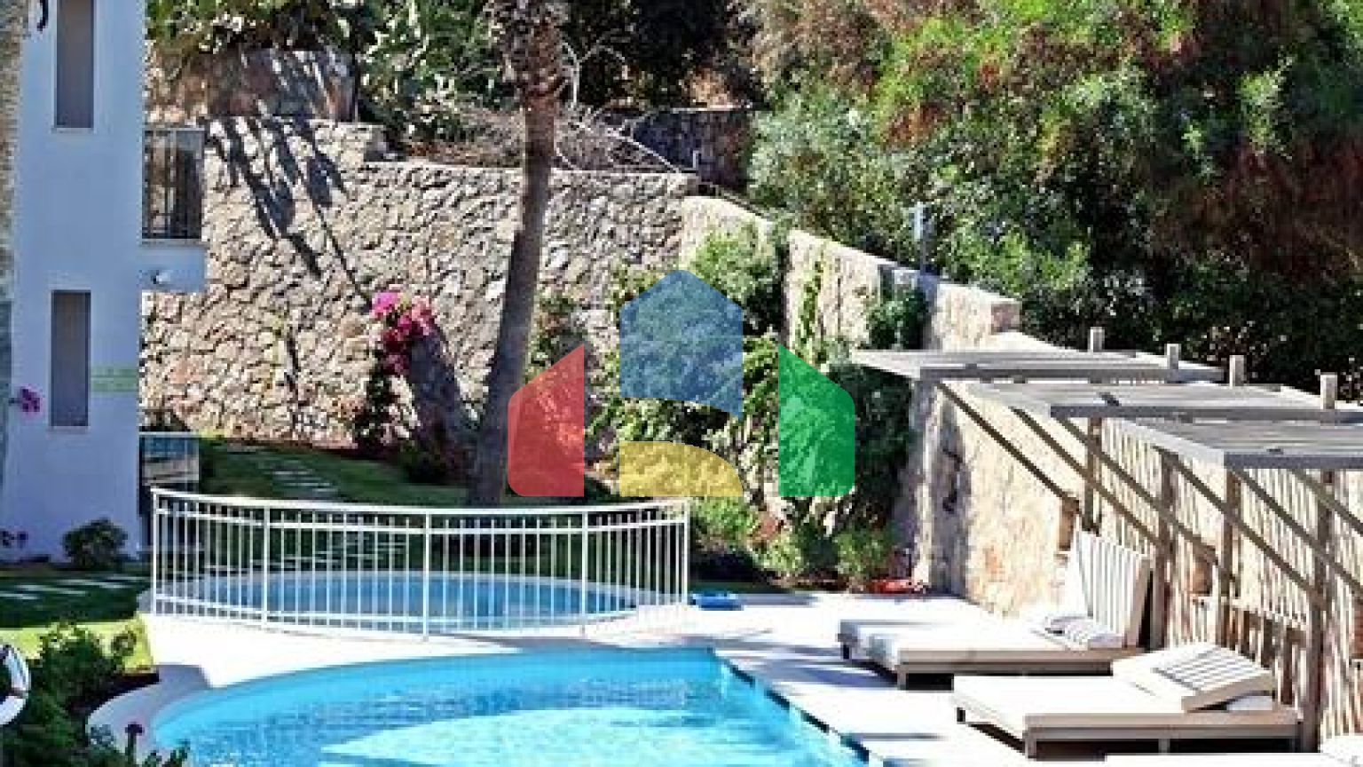 Представляем уникальный бутик-апарт отель, идеально расположенный в одном из популярных туристических районов Бодрума.