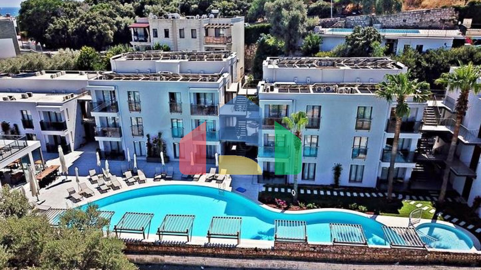 Представляем уникальный бутик-апарт отель, идеально расположенный в одном из популярных туристических районов Бодрума.