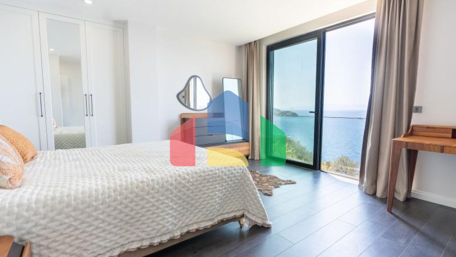 Дюплекс 4+1 с видом на море в Бодрум