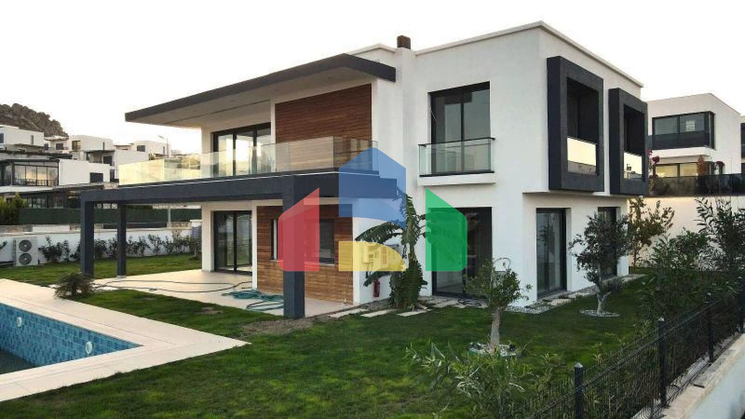 Вилла 5+1 с видом на море в Бодрум