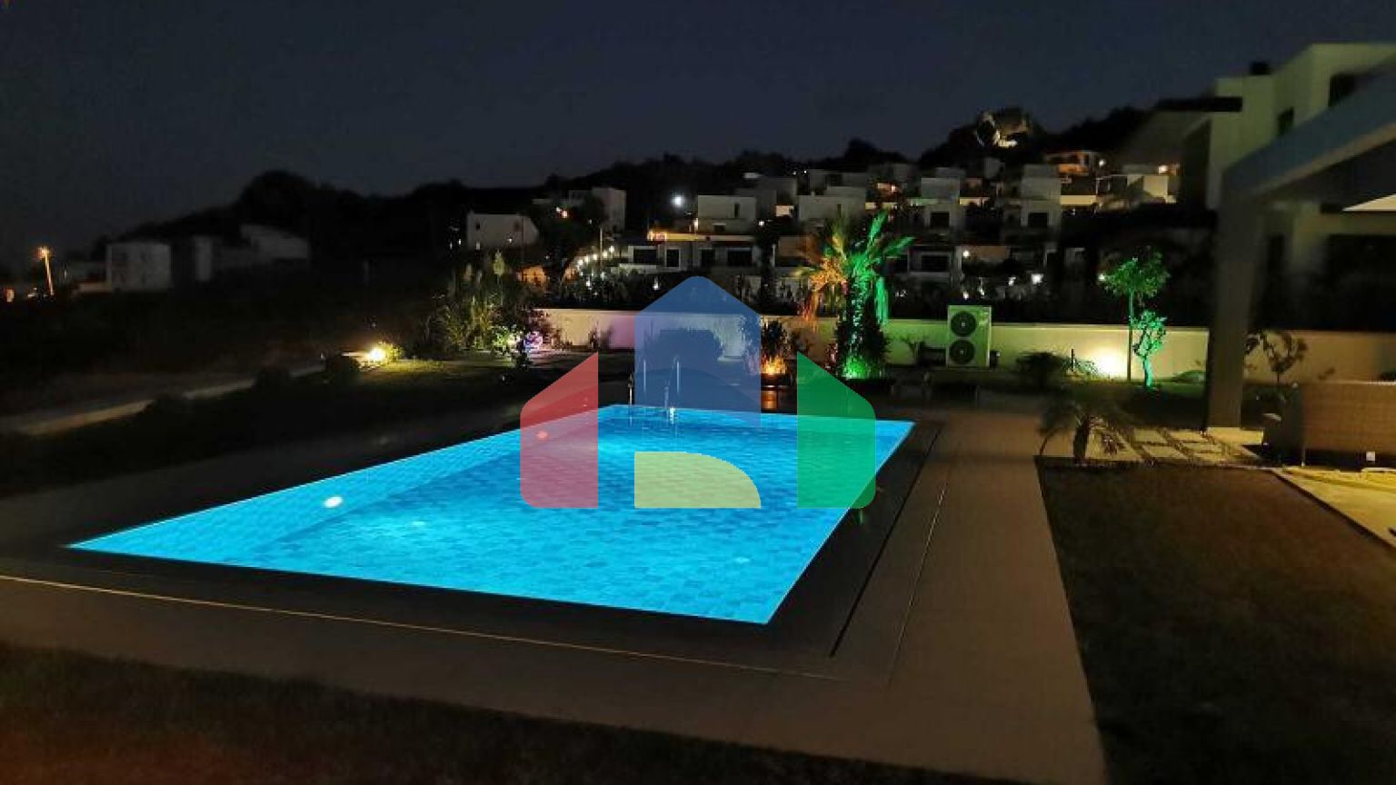 Вилла 5+1 с видом на море в Бодрум