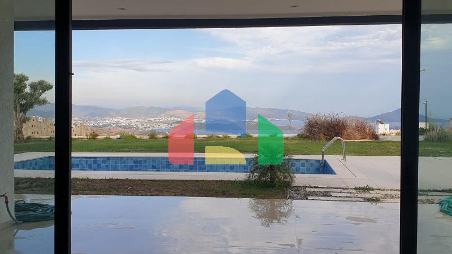 Вилла 5+1 с видом на море в Бодрум