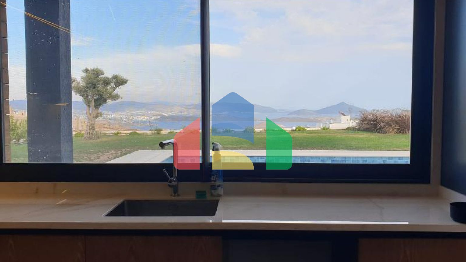 Вилла 5+1 с видом на море в Бодрум