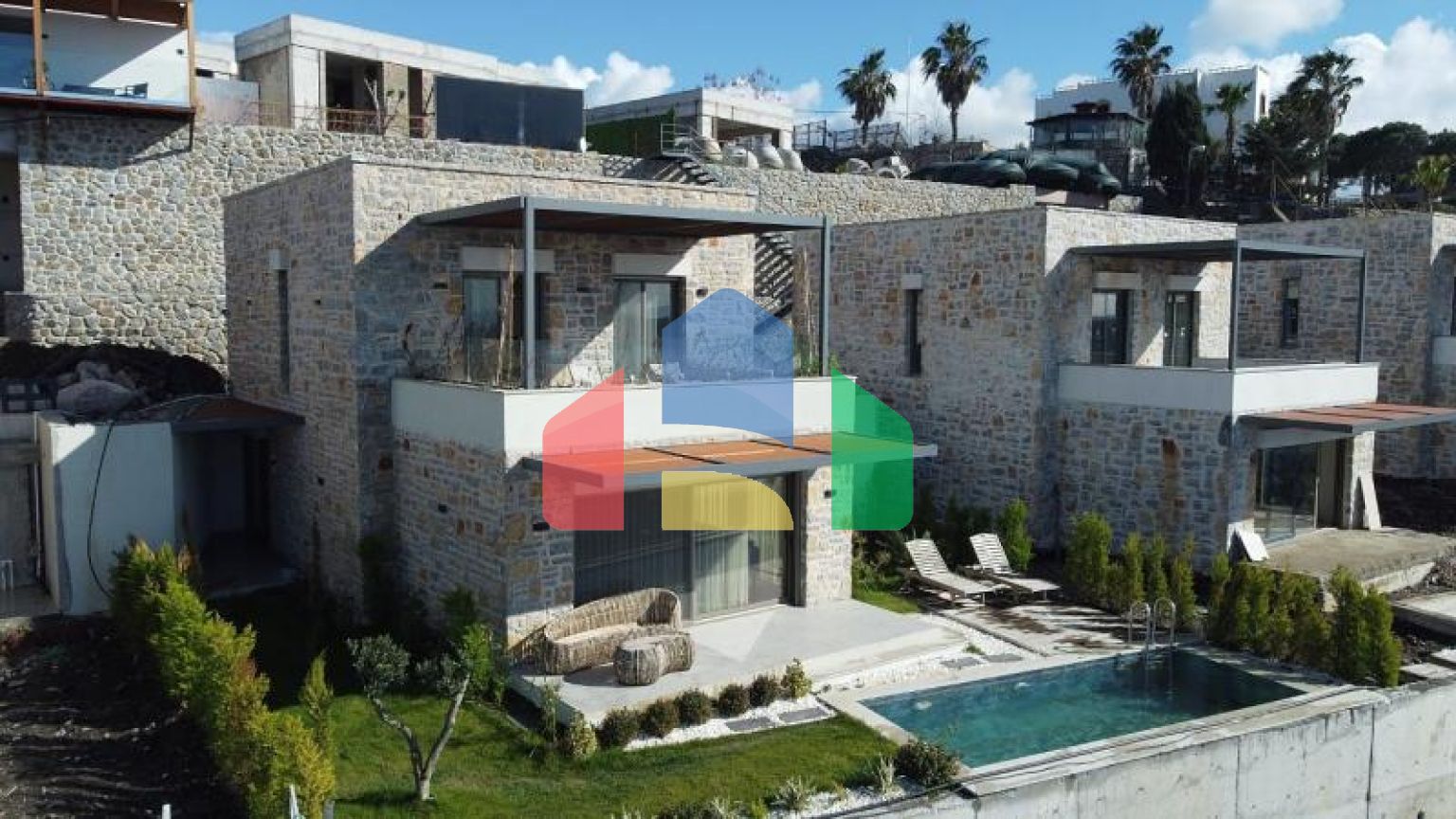 Вилла 4+1 с видом на море в Бодрум