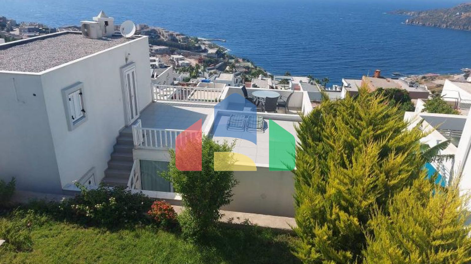 Вилла 3+1 с видом на море в Бодрум